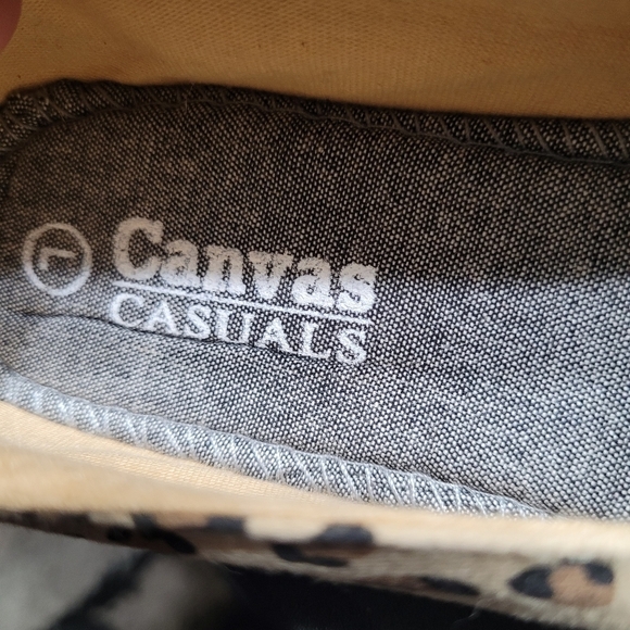 Canvas Casuals Leopard Print Slip On Casual Shoes Size Large 8-9 Women's - Picture 4 of 6